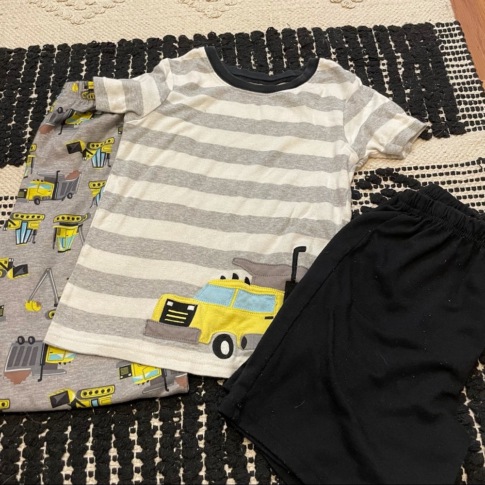 🎀5/$25🎀 Carter’s 8 boys pjs 3 piece set
